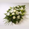 Траурный букет из роз и лилий